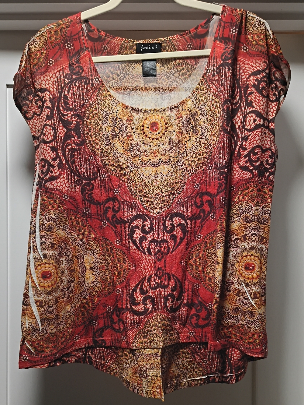 Joei & I Women's Red And Gold Short Sleeve Scoop Neck Printed Top
